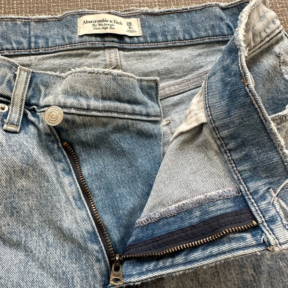 Abercrombie and Fitch 90s straight leg Ultra high-rise cross button jeans 28/6R - Picture 6 of 14